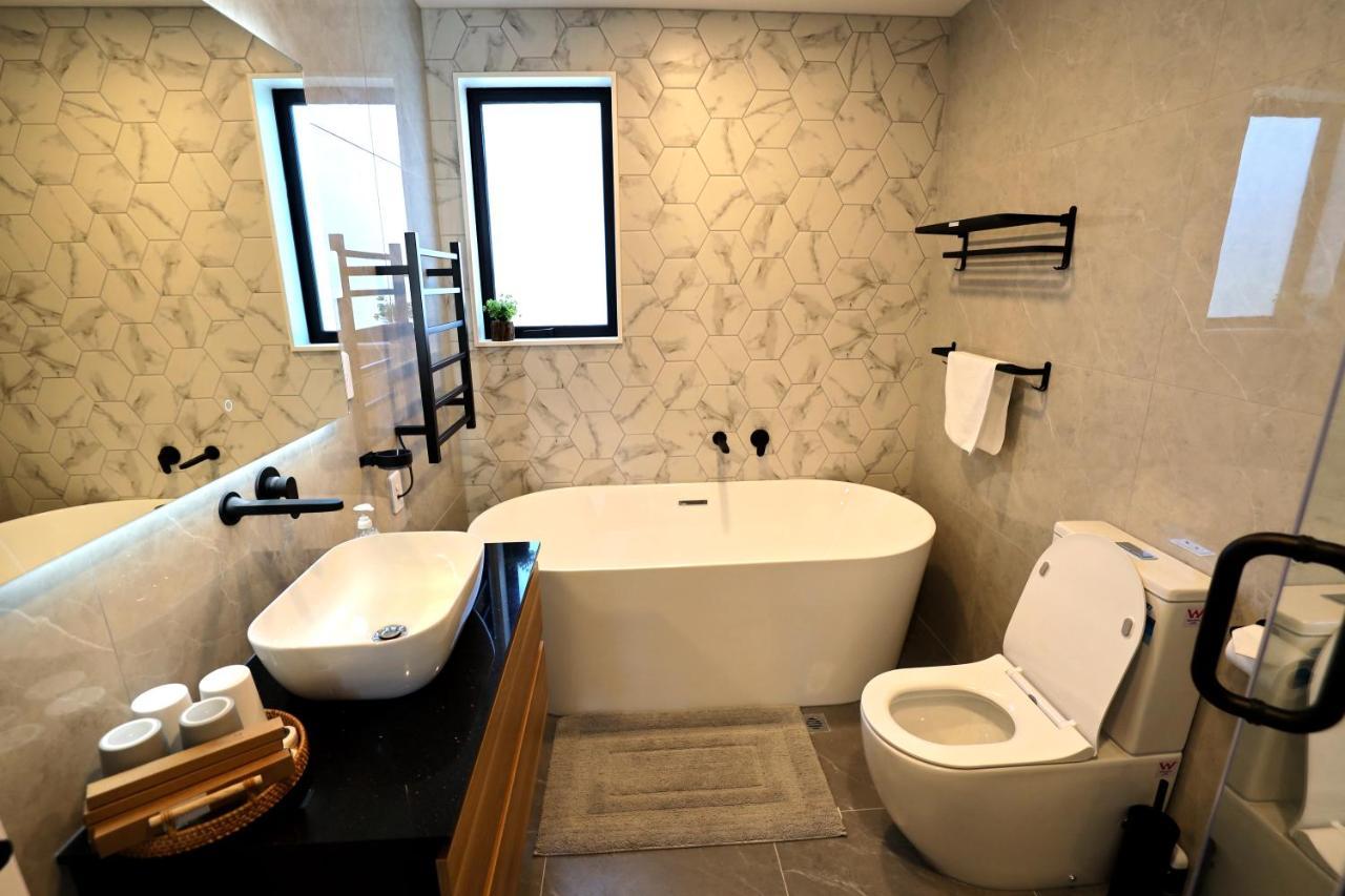 Luxury Brand New Designer Living Apartment Auckland Exterior foto